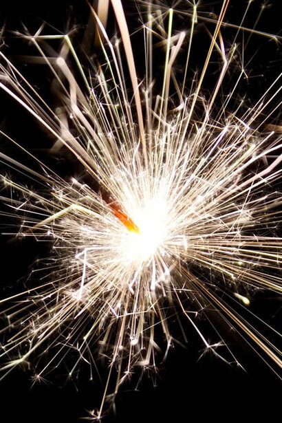 Scintilla che illumina il buio