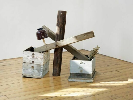 Micol Assaël, Preferirei di no (I Would Prefer Not), 2013, wood, ceramic insulators, beehives, sand, 176 x 76 x 131 cm, © courtesy of the artist and Sprovieri London