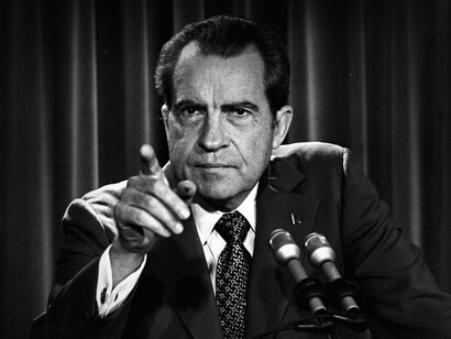 Richard Milhous Nixon fue el trigésimo séptimo presidente de los Estados Unidos entre 1969 y 1974, año en que se convirtió en el único presidente en dimitir del cargo
