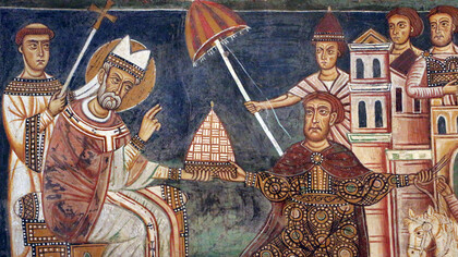 Cappella di san Silvestro, affreschi del 1246, Costantino offre al papa la tiara imperiale, simbolo del potere temporale, Chiesa dei Santi Quattro Coronati, Roma