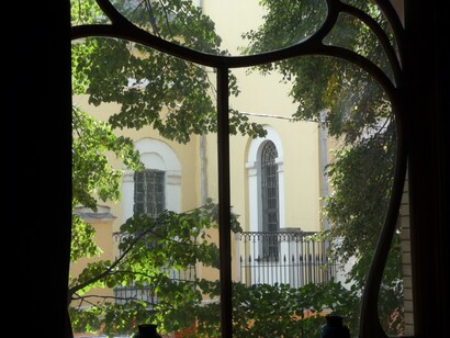 Casa Gorky, il giardino dalla vetrata (Foto: Simonetta Sandri)