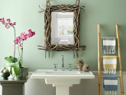 Un'orchidea e un bagno très chic