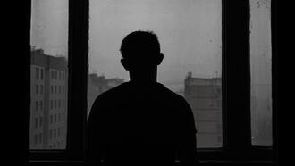 Juan se encontraba absorto en sus pensamientos y en sus dilemas político-existenciales