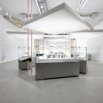 Weeping glass, exhibition view. Courtesy of Museum Boijmans Van Beuningen