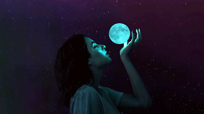 Desiderare. Nella mia lista, nell’istante in cui cancello un desiderio esaudito, ne scrivo un altro e come in un rinnovo emozionale, si creano fragranze olfattive di testa e cuore. E sono felice. Ricomincia la caccia al tesoro