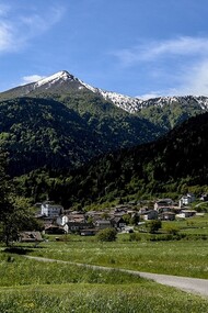 Sutrio, provincia di Udine, Italia, dove si snoda tra le vie il Borgo Soandri