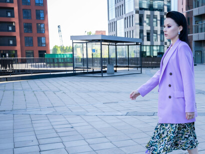 Hacía frío y esos largos pasillos parecían más bien un mortuorio de película, salí a tomar aire