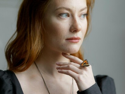 Assim é a mulher migrante, que vai fazendo laços afectivos, alimenta os mesmos e vai deixando a sua marca por onde passa...; é uma fazedora de mundos e vai religando o seu Eu ao Mundo, numa dupla viagem, externa e interna! Assim, vai construindo a sua própria Mandala!

 