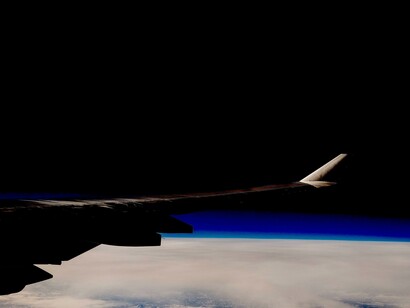 La ionosfera pertenece a la termosfera5, por las elevadas temperaturas que se alcanzan en ella debido a que los gases están en general ionizados