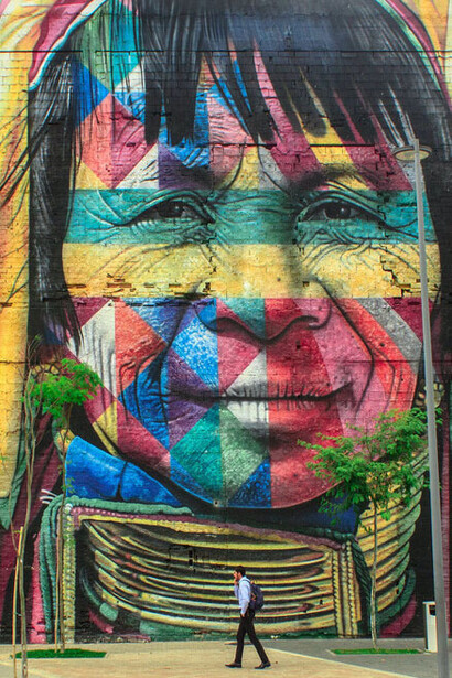 Arte de rua em mural no Rio de Janeiro, Brasil, criada pelo artista brasileiro Eduardo Kobra