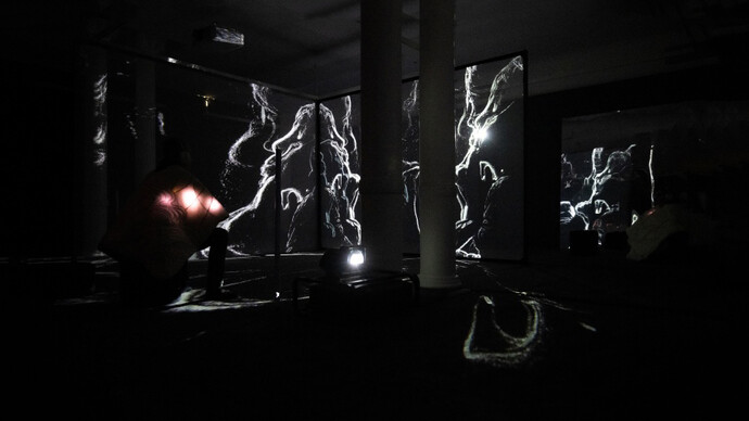 Entre réflexions et immersion, exhibition view. Courtesy of Cercle Cité 