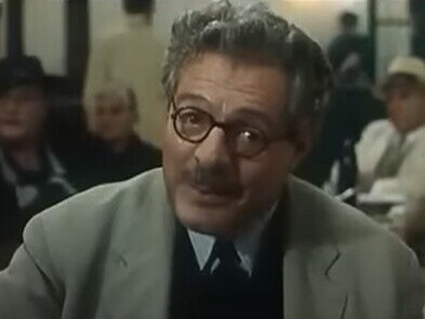 Marcello Mastroianni ha interpretato Pereira nel film "Sostiene Pereira" del 1995 diretto da Roberto Faenza, direttamente tratto dal romanzo omonimo di Antonio Tabucchi