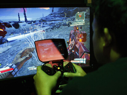 Jugador de videojuegos, en plena partida