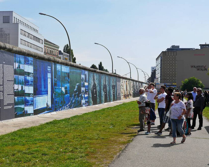 Beyond the Wall. Courtesy of West Side Gallery