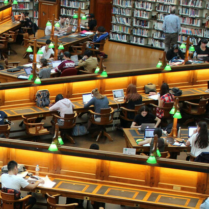 Studiengänge sind zunehmend darauf ausgerichtet, schnelle berufliche Qualifikationen zu vermitteln, anstatt eine ganzheitliche Weltorientierung zu fördern