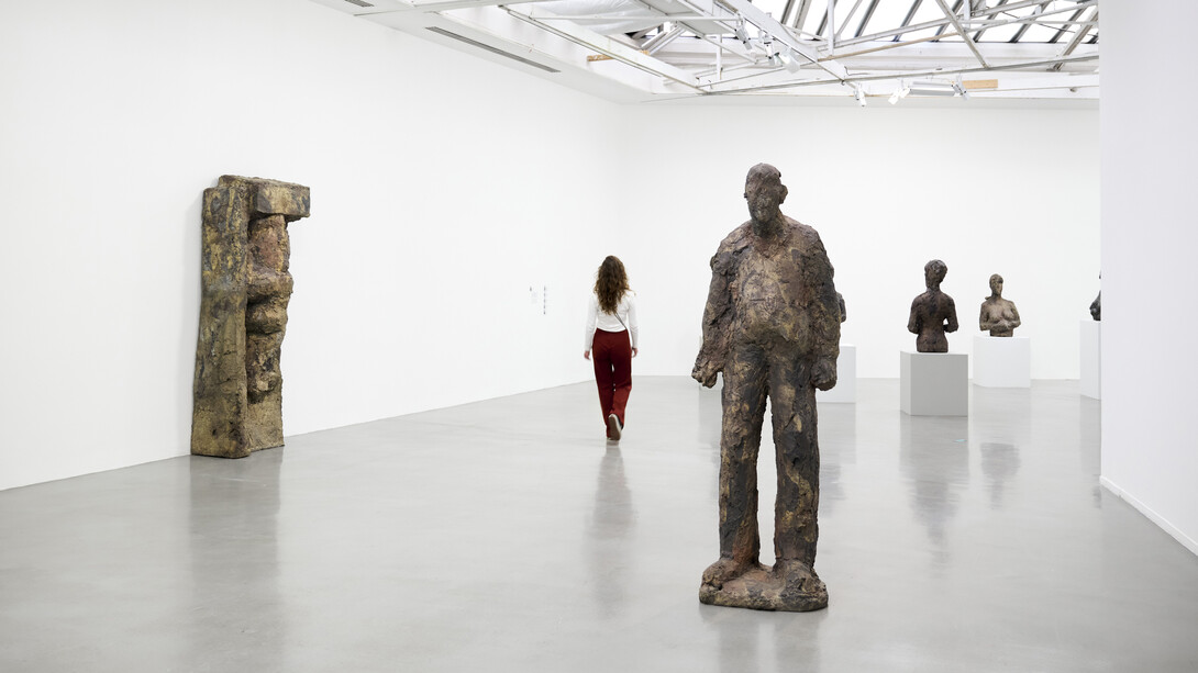 Hans Josephsohn, Josephsohn, vu par Albert Oehlen, vue de l'exposition. Avec l'aimable autorisation du Musée d'Art Moderne de Paris