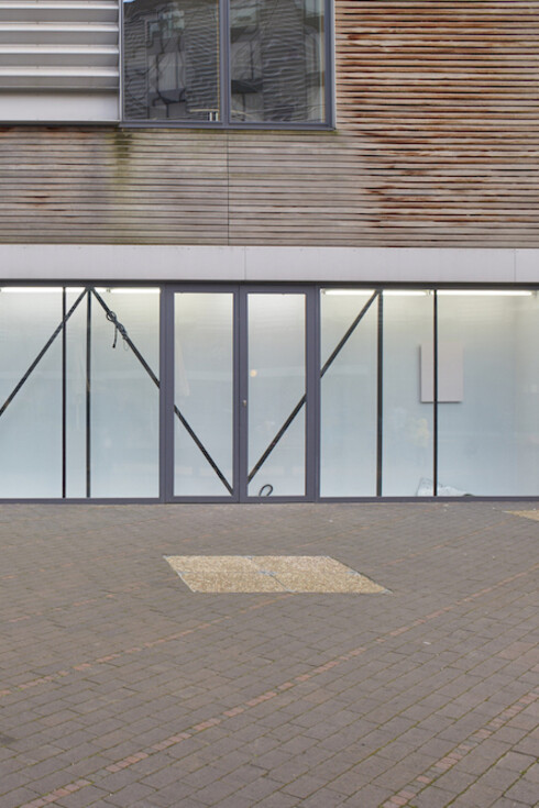 Torschlusspanik, Vitrine, London.