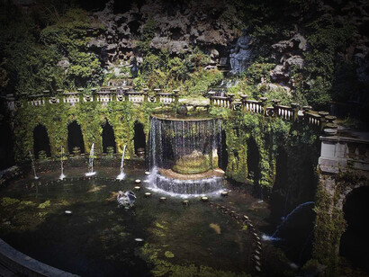 Fuente principal dentro de la Villa d'Este en Tívoli, Italia