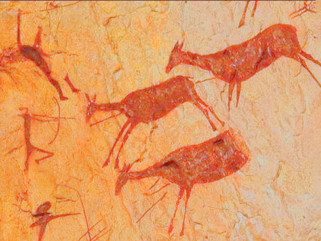 Arte en las cuevas de Cantabria mostrando figuras de diversos animales de la época primitiva, manos y otros muchos grabados
