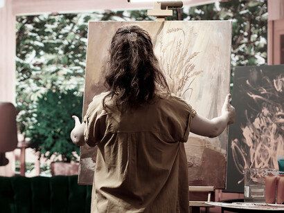 En su capacidad para conmover y cuestionar, ambas ejercen una pedagogía silenciosa que educa la sensibilidad y refina la percepción del mundo