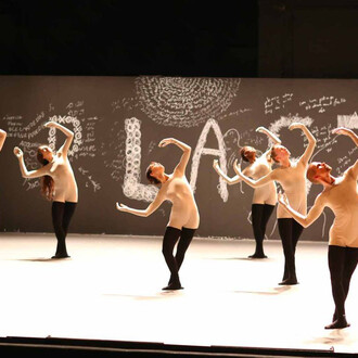 Naharin’s virus. Avec l'aimable autorisation du Les Théâ Tres