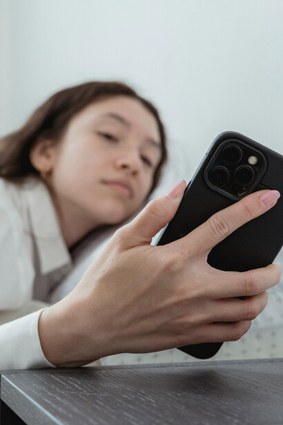 Entenda os efeitos das redes sociais no sistema de recompensa cerebral e os benefícios de adotar um detox digital