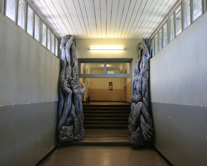 Moving Monuments. Courtesy of Nasui Collection & Gallery 