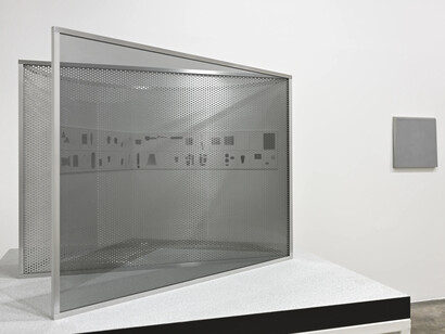 Ettore Spalletti and Dan Graham, exhibition view. Courtesy of Galerie Marian Goodman