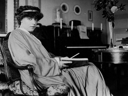 Artiste complète Lucie Delarue-Madrus est poétesse, romancière, historienne et sculptrice