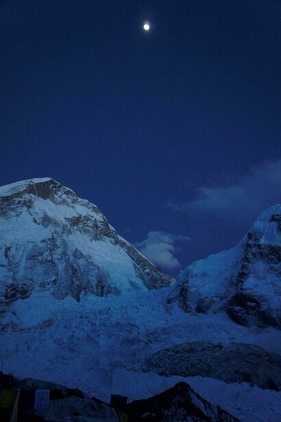 Moon over Himalayas, Ang's Hmalayan Adventures