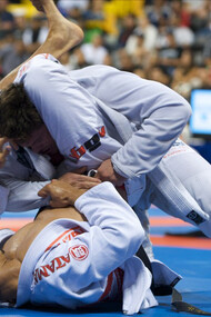 Atletas em campeonato brasileiro de artes marciais