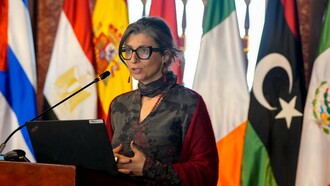 Francesca Albanese durante una conferenza stampa straordinaria a Bogotà, Colombia, sulla situazione attuale della Palestina, luglio 2025, foto dalla Presidenza della Colombia