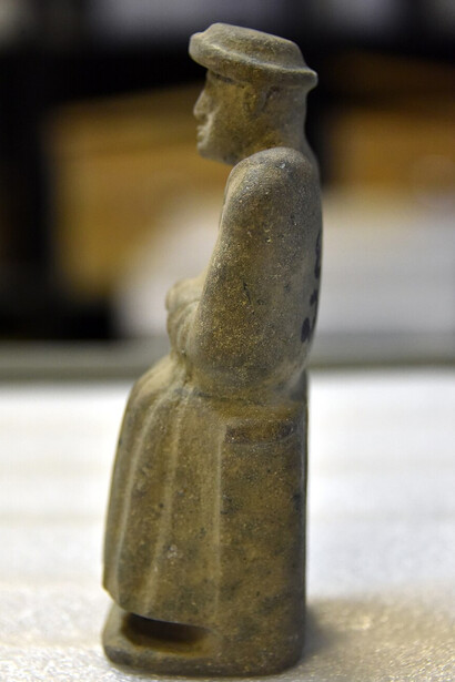 Seized counterfeit statuette, the Sulaymaniyah Museum, Iraq