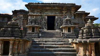 An entrance into the Hoysaleshwara temple in Halebidu