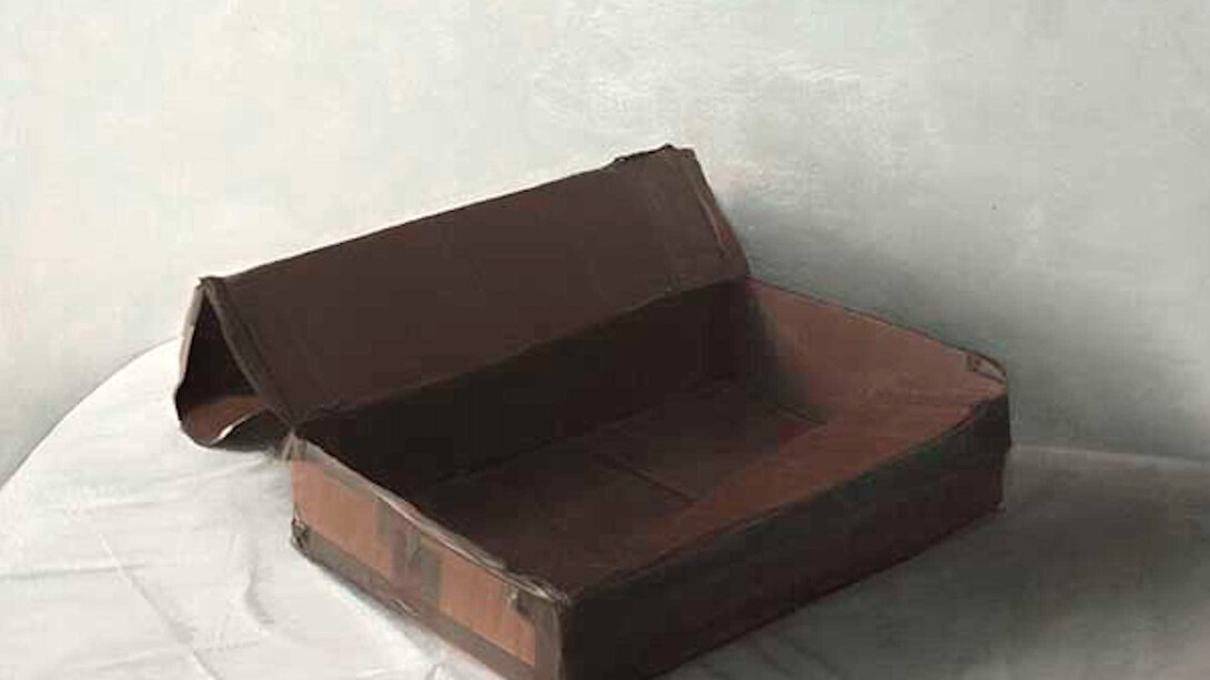 Untitled box (empty), oil on linen, 27 x 34 cm. Courtesy of the Molesworth Gallery
