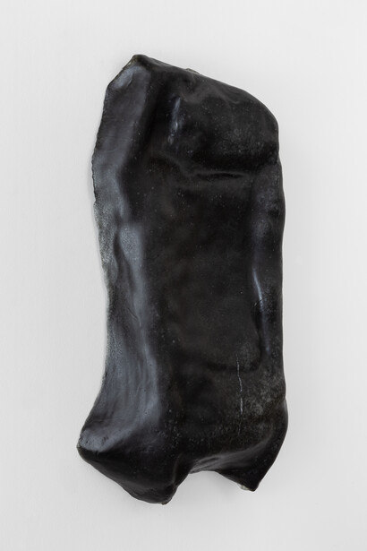 Belén Uriel
BACKWARD
2020
Glass
51 x 33 x 9 cm