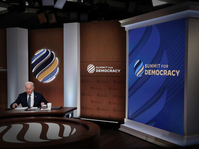 El presidente de EE. UU., Joe Biden, en la Conferencia por la democracia, 2023