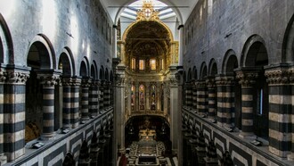 Interior da Catedral de San Lorenzo em Gênova, Italia 