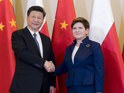 Poland's Prime Minister Beata Szydło and China's President Xi Jinping during their meeting in 2016