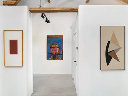 Narek Arzumanyan, Artur Eranosian and Ann Van Hoey, Black milk, red Earth, exhibition view. Courtesy of Verduyn Gallery