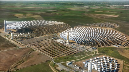 Edward Burtynsky - Anthropocene - Solar Power Plant, Seville, Spain  2013 © Edward Burtynsky