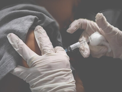 Alla fine del 2021 tra il 70 e l’80% della popolazione mondiale potrebbe restare fuori dalla vaccinazione