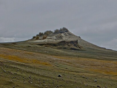Alguns sambaquis estão localizados longe do mar atual, indicando mudanças geográficas e climáticas ao longo dos milênios