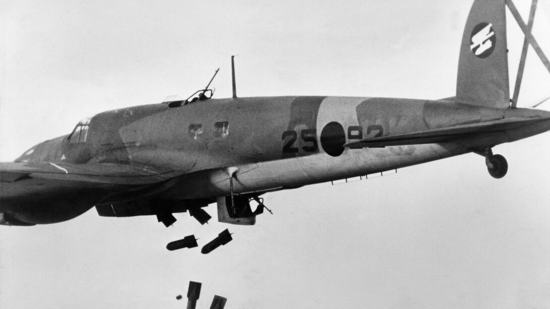 En febrero de 1937 embarcaron en secreto hacia España los primeros cuatro ejemplares de He 111B-1 del casi centenar de He 111 de diversas versiones que combatieron en la Guerra Civil; fueron entregados a dos Staffel del elemento de bombardeo de la Legión Cóndor, el Kampfgruppe