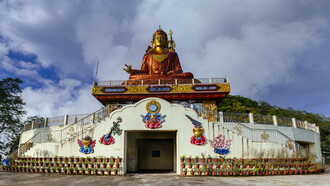 Estatua del Gurú Padmasambhava, en el monasterio de Samdrutse, Namchi, Sikkim