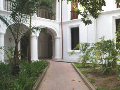 Jardines en la Sede de la Academia Venezolana de la Lengua en el centro de Caracas, Venezuela