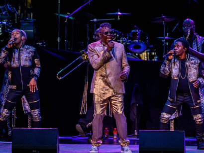 Gli Earth Wind and Fire si sono uniti a Carlos Santana per suonare un set di quattro ore al Jiffy Lube Live di Bristow, Virginia, il 20 agosto 2022. Foto di Joe Glorioso, All-Pro Reels