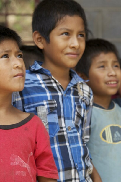 Estudiantes de primaria en Chiquimula, Guatemala, durante una visita del ejército estadounidense en 2014