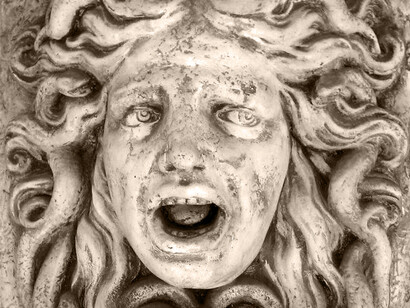 Relieve con el rostro de Medusa