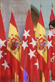 Sánchez y Ayuso durante una rueda de prensa tras conseguir salvar (momentáneamente) las discrepancias existentes en el otoño pasado